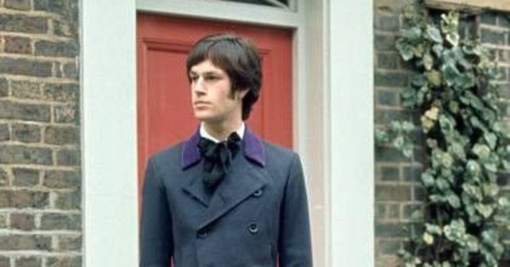 Piecey mod cut with defined separated strands and sharp texture.