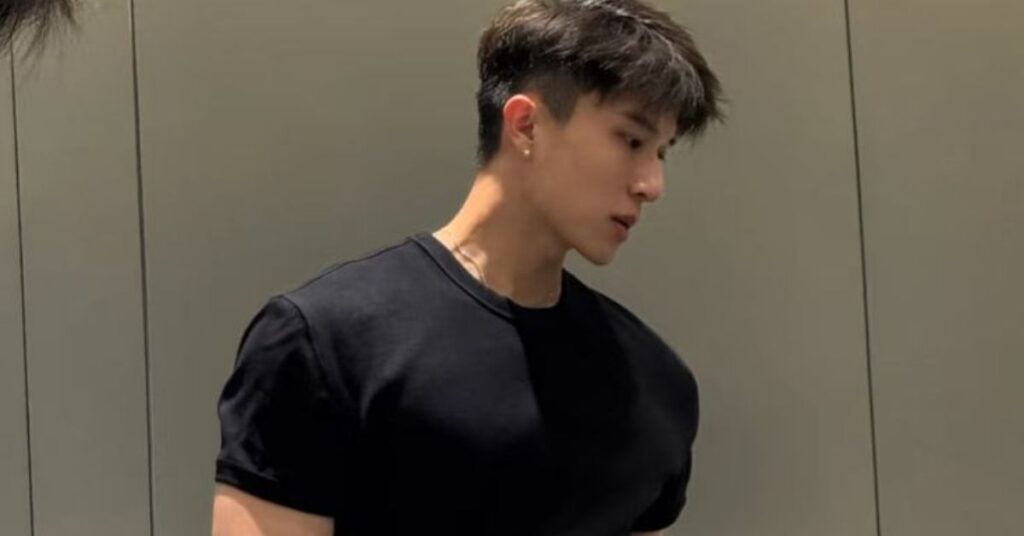 Wet-look long flow hairstyle for men with sleek, glossy slicked-back hair