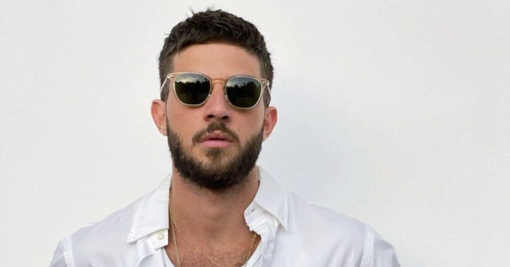 Haircuts for Big Foreheads Men