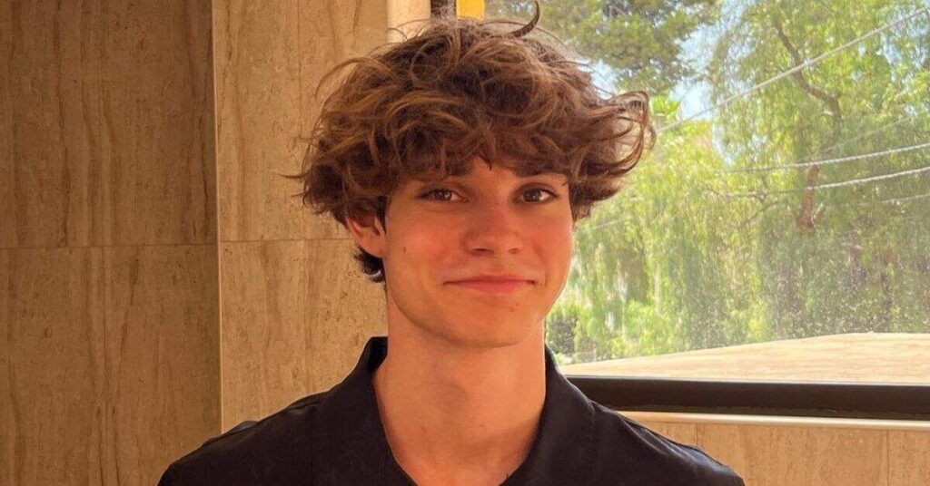 Fluffy Fringe Hairstyle 