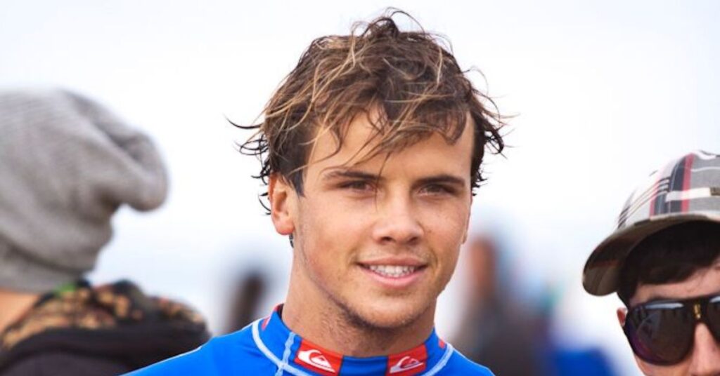 Beach surfer style for men with messy curls