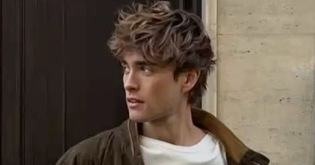 Modern Mod haircut for men with long sides and a heavy, straight fringe.