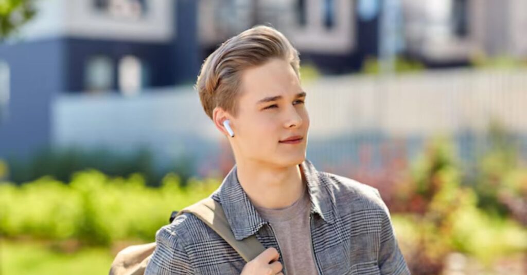 Athletic Ivy League side part haircut for a polished appearance.