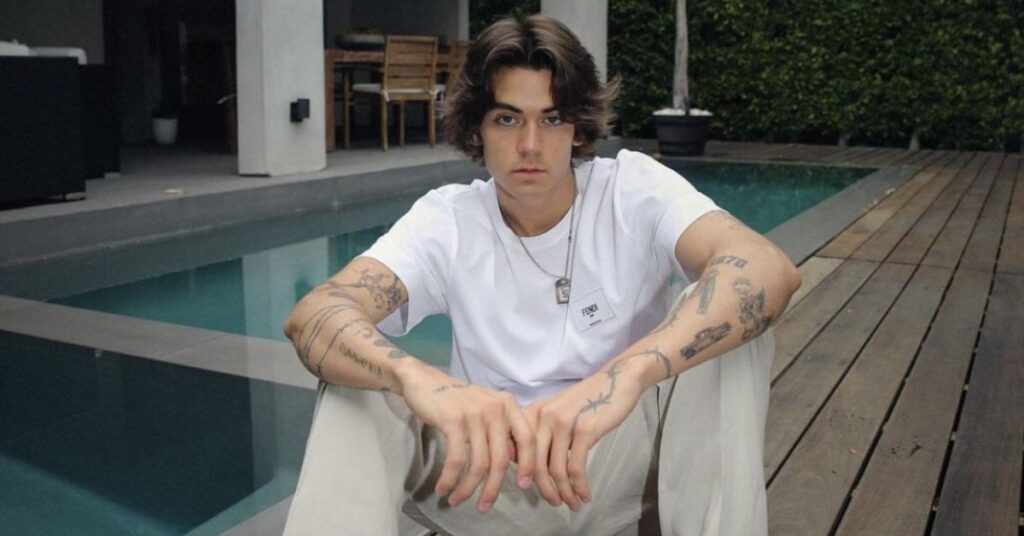 Long Flowing Mullet with rockstar aesthetic.