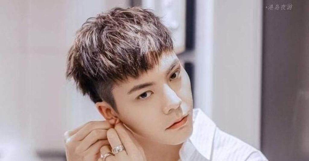 Low drop fade paired with a short fringe Korean hairstyle cut for men.