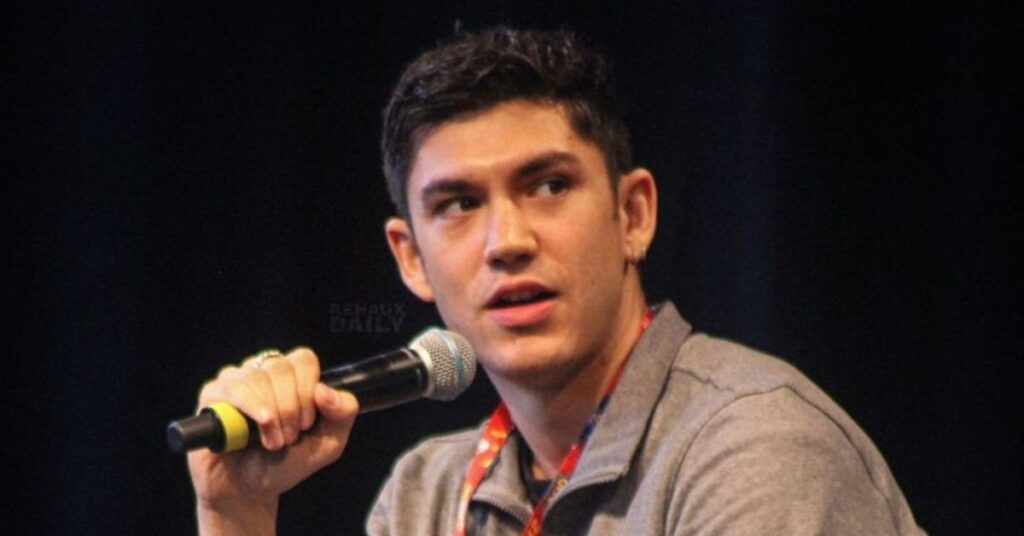 Archie Renaux Choppy Look