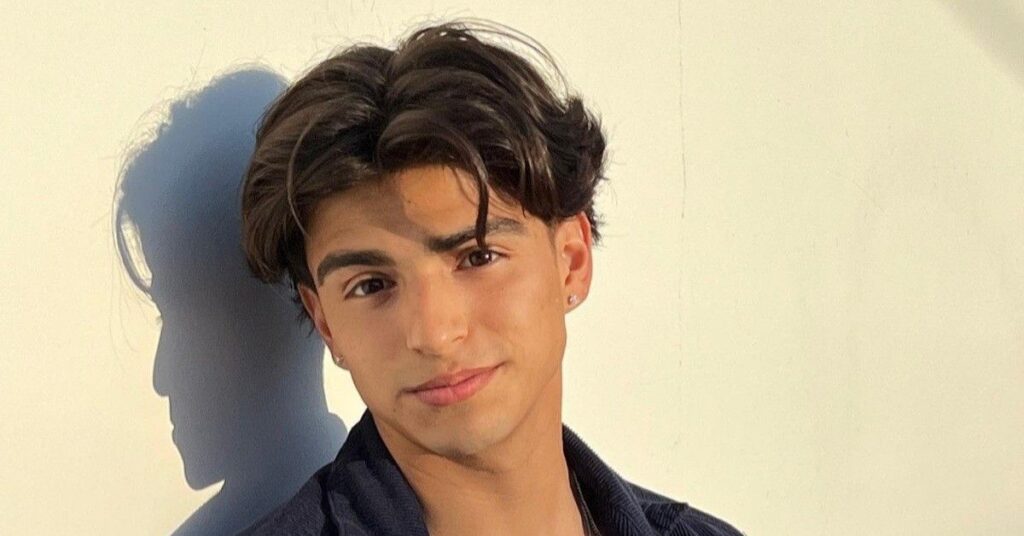 Blowout Taper Middle Part Haircut