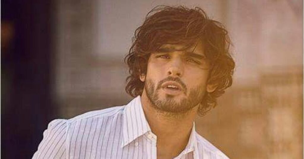 Men’s Long Surfer Hairstyles