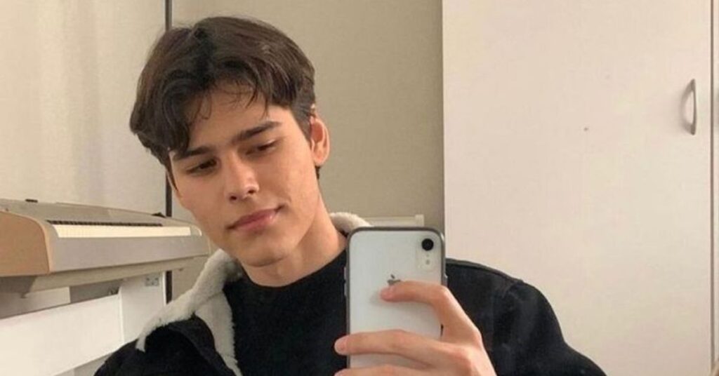 Curtain Hairstyles for Men