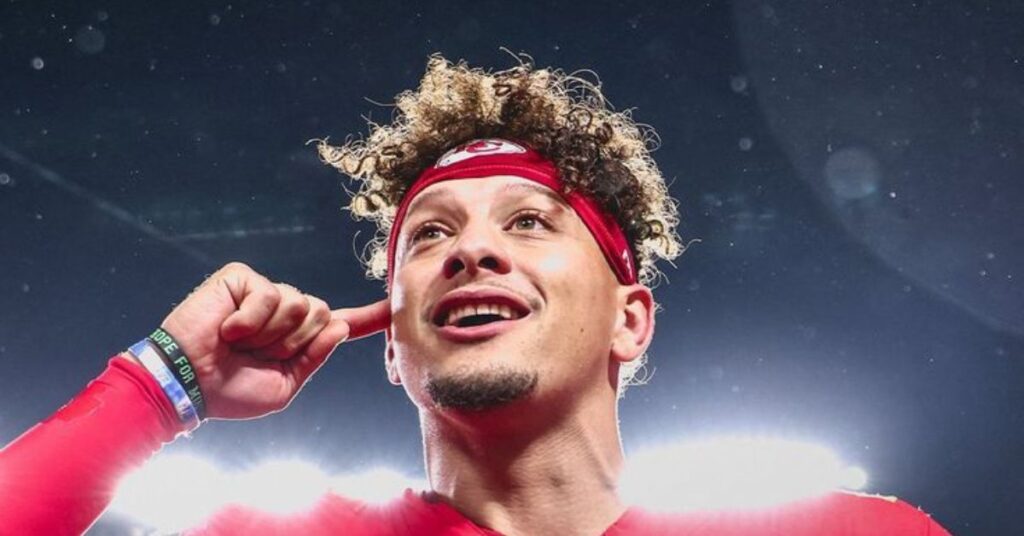 Patrick Mahomes Signature Texture
