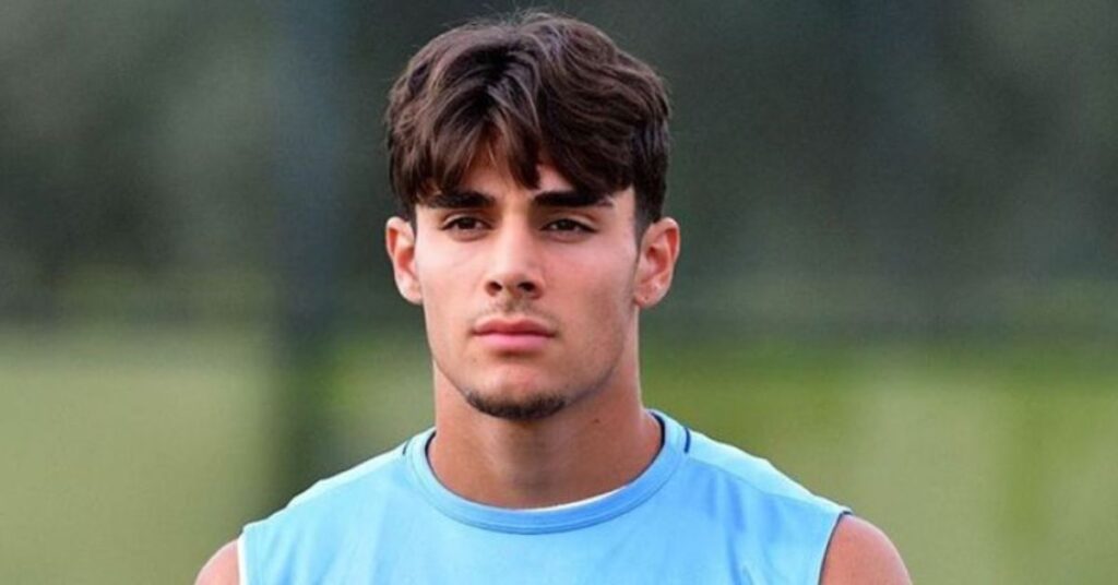 The Fluffy Side Swept Fringe