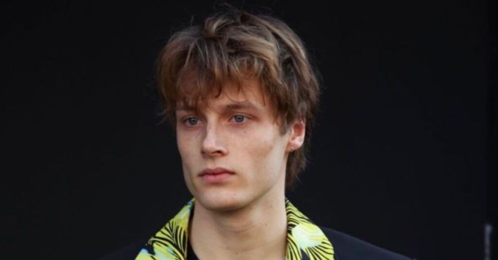 The Side Swept Fringe for Coarse Hair