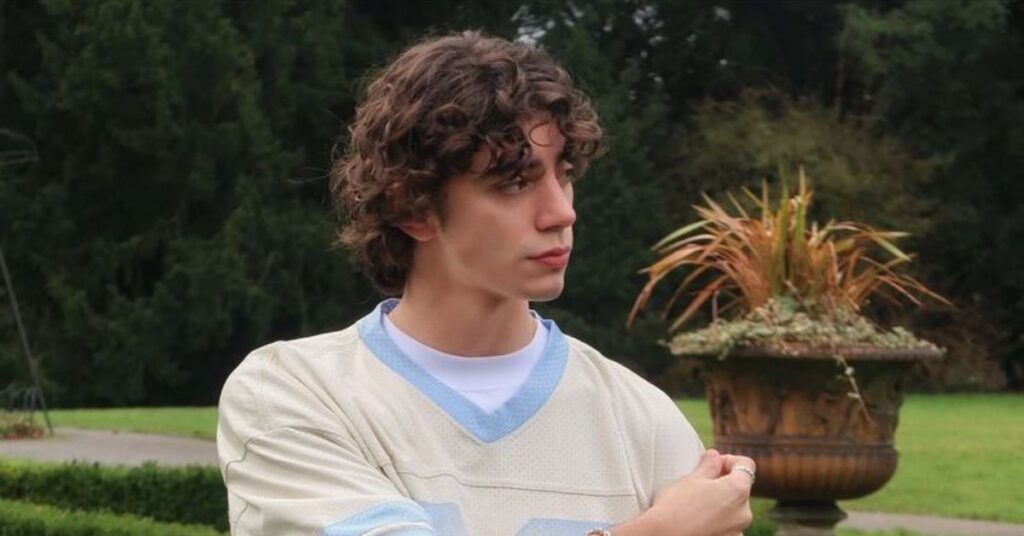 Curly Hair Middle Part haircut